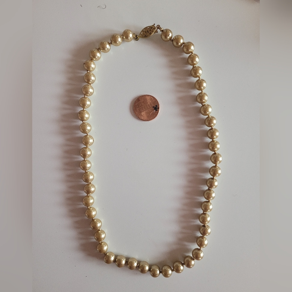 Elegant Cream Pearl Necklace